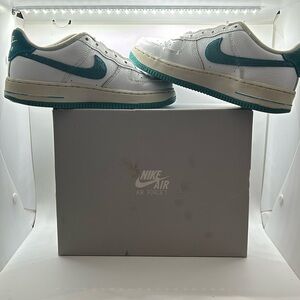 Extremely used and beat up Hare Space Jam Nike Air Force 1 size 4 youth 4Y